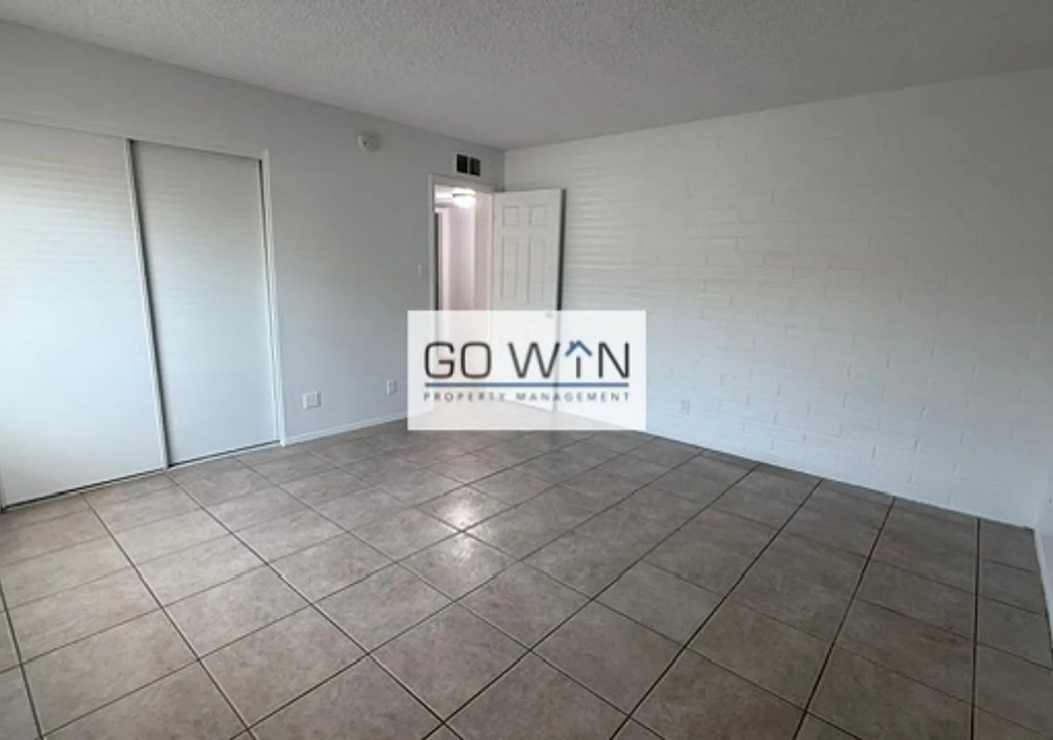 2018 W Cactus Rd — Photo 4