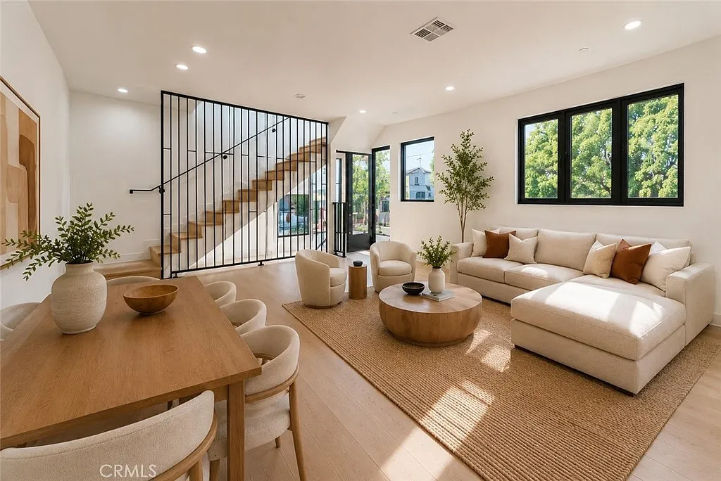 4 bed, 4.5 bath, 1610 sqft, $5,225 — Photo 2