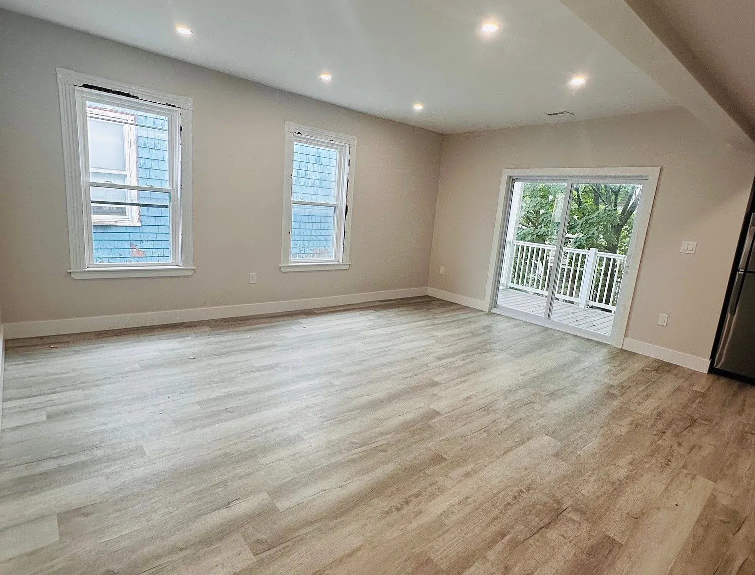 5 bed, 3.0 bath, $4,000 — Photo 4