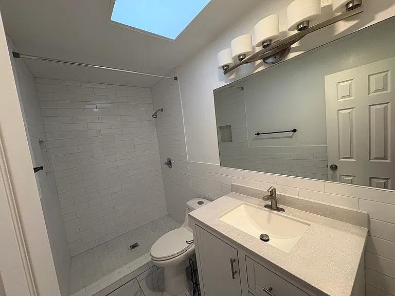 1014 N Seminole Ave — Photo 5