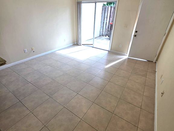 4th image of 5031 SE 29th St APT B