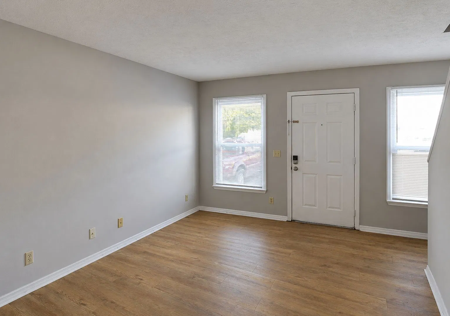 1000 Brown Ave — Photo 4