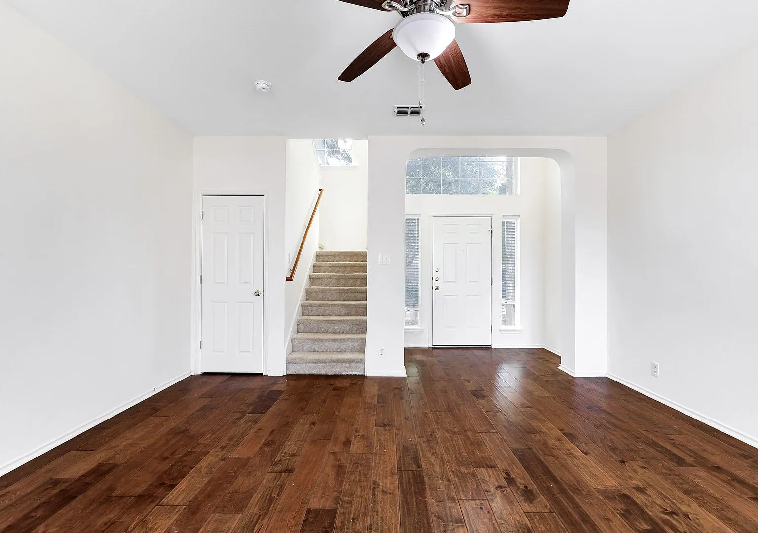 Move-In Special: One Week Free Exquisite Stone-Front Home With Modern Comforts And Prime Location — Photo 2