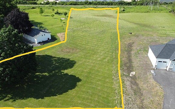 2nd image of 2740 Molitor Rd