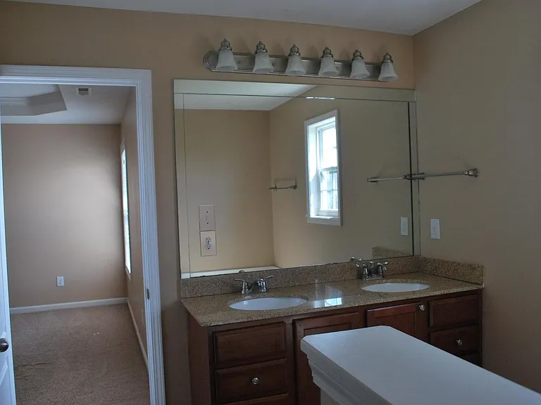 1064 Jouett Creek Dr — Photo 12