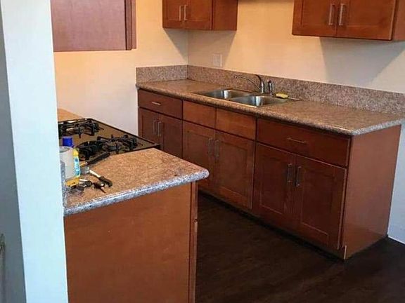 5th image of 580 E Pleasant St #8