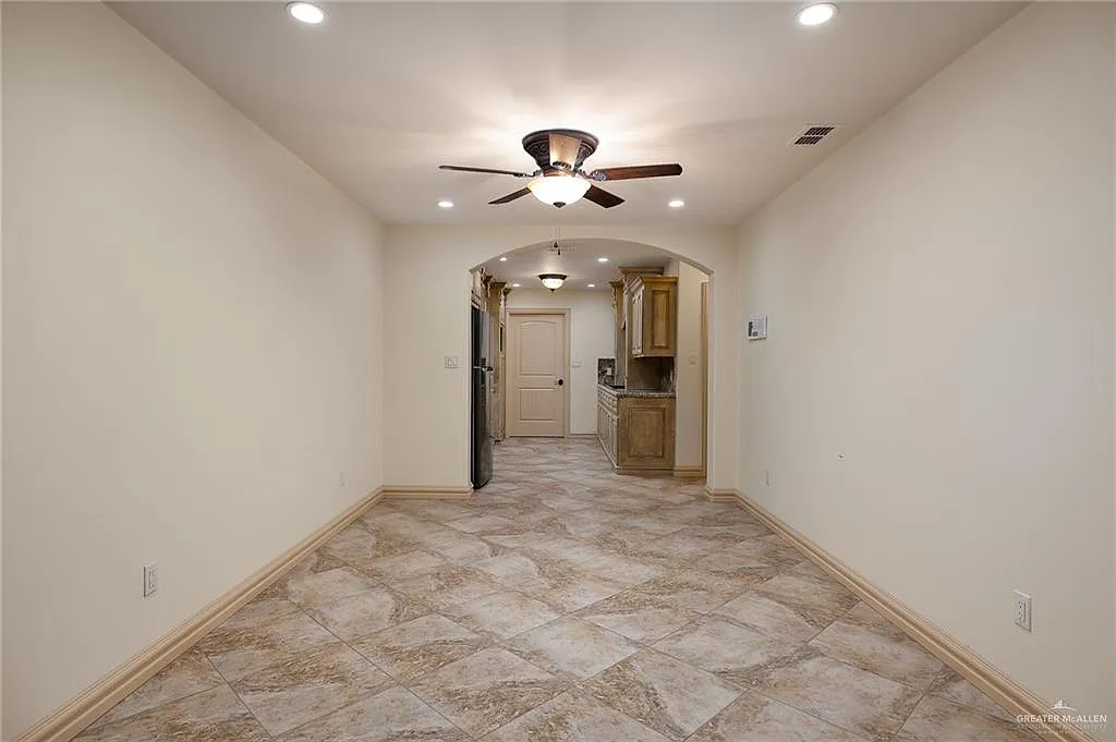 4 bed, 3.0 bath, 2349 sqft, $2,300 — Photo 4