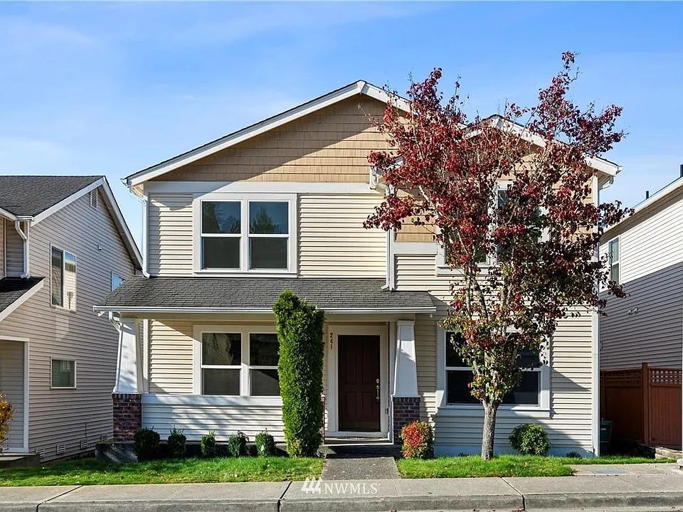 241 Ferndale Ave NE