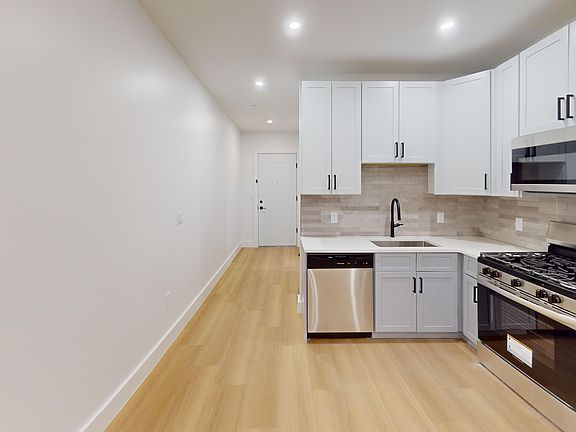 5th image of 337 Johnston Ave #405