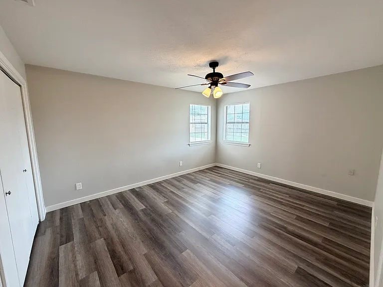 2412 Lakeview Cir #2414 — Photo 6