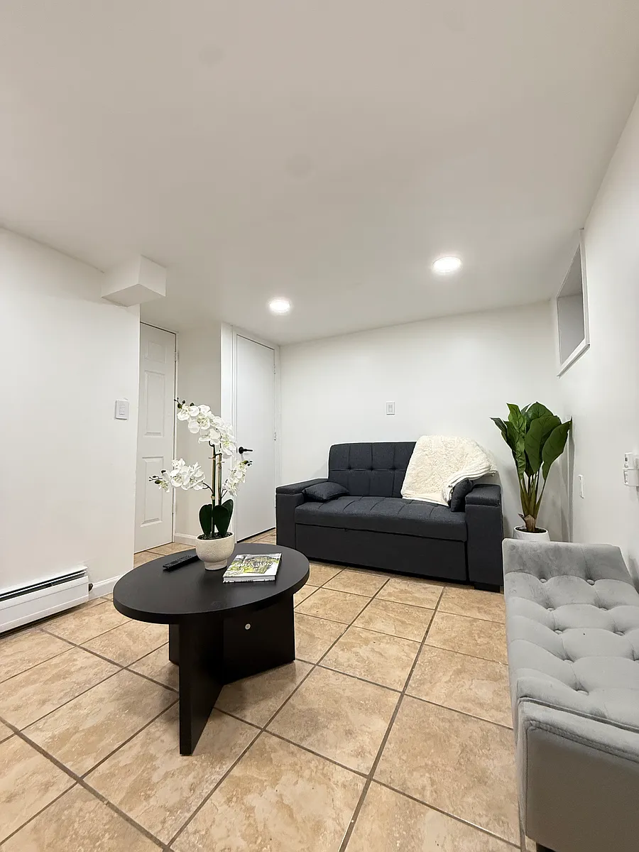 Building Photo - 267 N 7th St #1