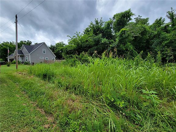 3rd image of 27 Dundonald Ln