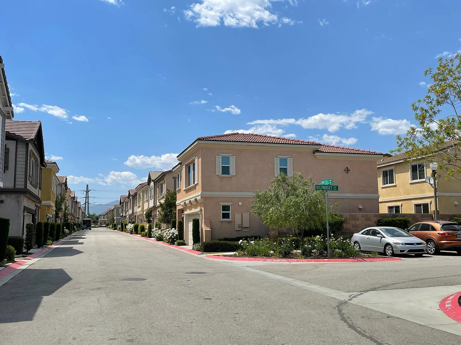 4 bed, 2.5 bath, 2047 sqft, $3,650 — Photo 3