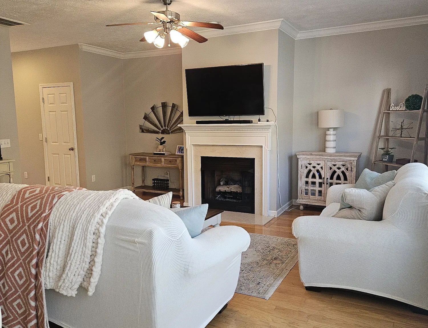 3 bed, 2.5 bath, 2055 sqft, $2,150 — Photo 4