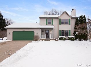 1823 Alcove Ct NE, Belmont, MI 49306