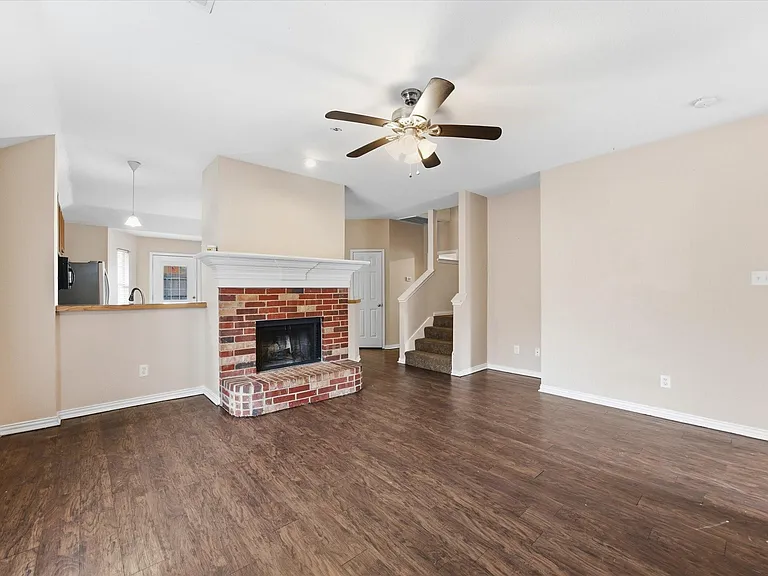 464 Bass Rd — Photo 2