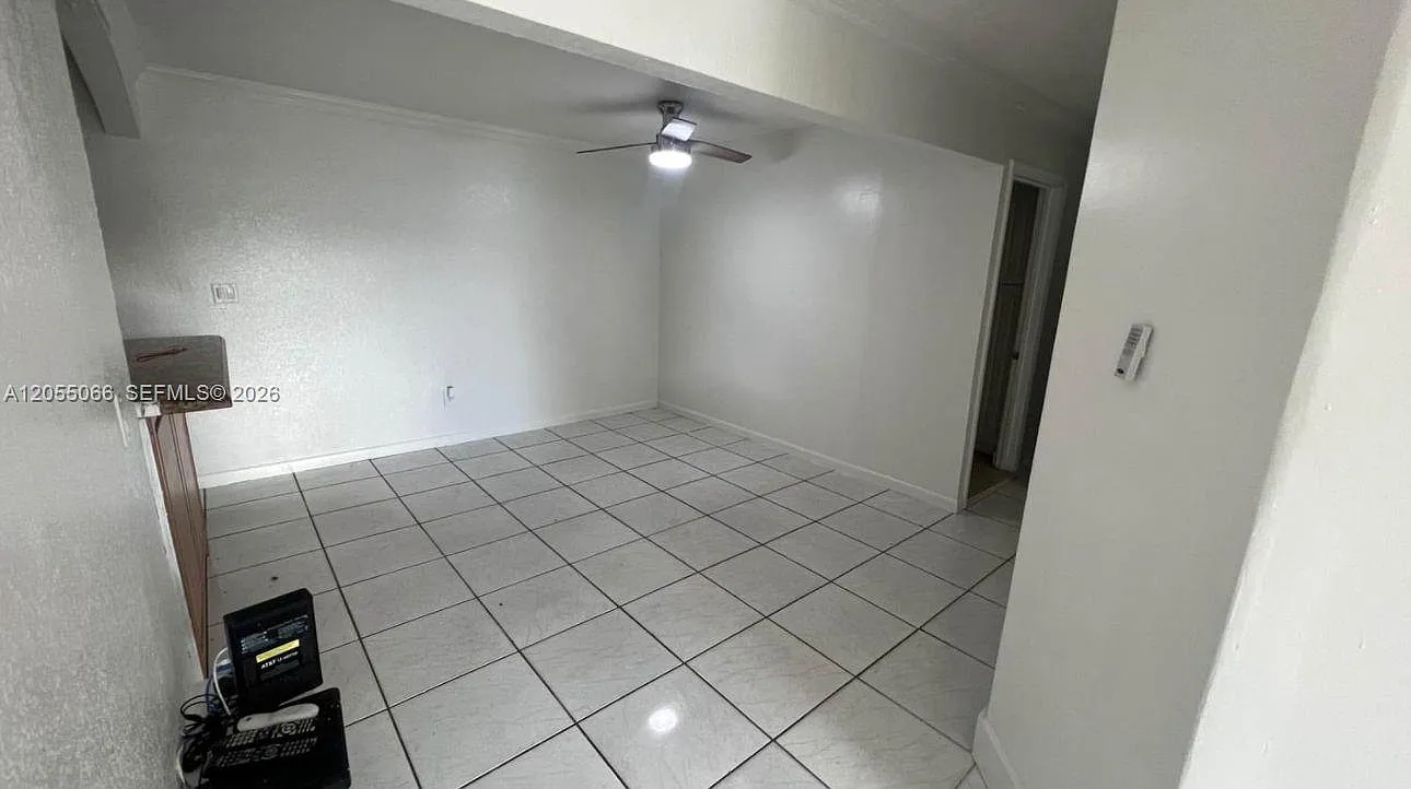 Carol City Red Road Manor — Photo 4