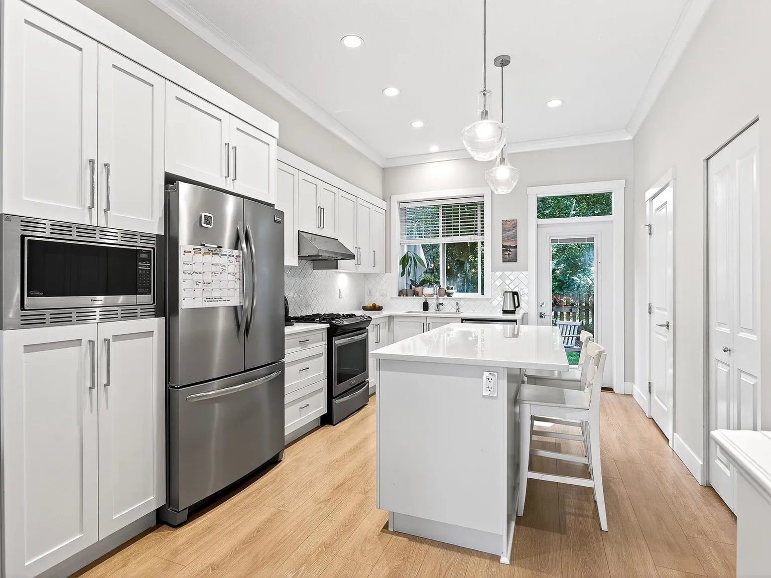 3 bed, 1577 sqft, $3,500 — Photo 3