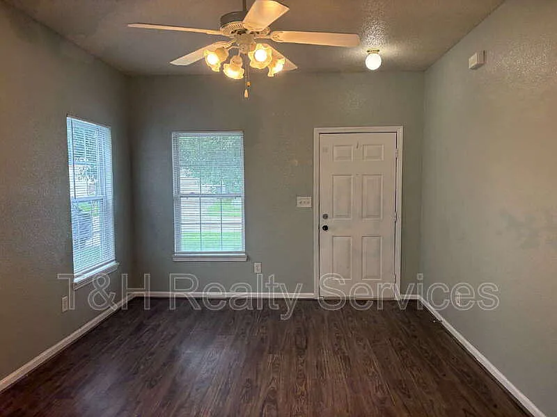 3 bed, 2.5 bath, 1992 sqft, $1,850 — Photo 3