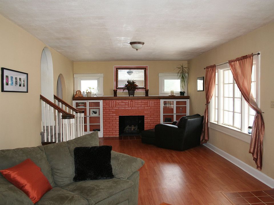 New cherry flooring! Open bright layout!
