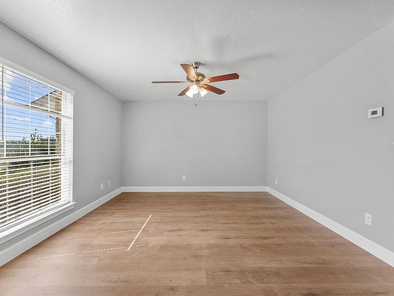 4th image of 100 Green Isle Ave #103