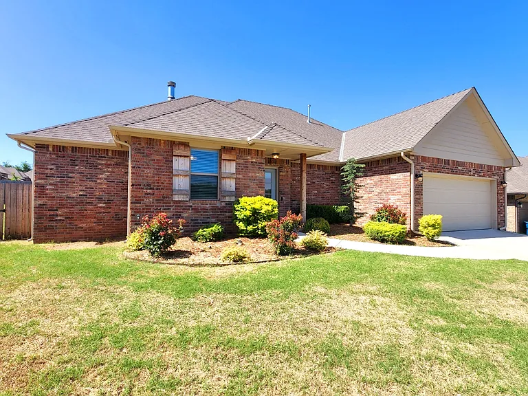 2308 Paraiso Way — Photo 2