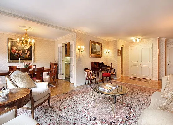 Sold by Warburg | media 4