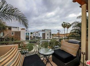 1353 N Fuller Ave #PENTHOUSE 1, Los Angeles, CA 90046