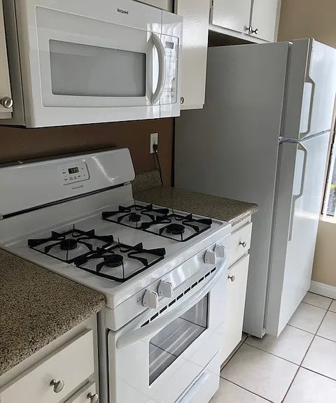 Mesa Pines Apartments — Photo 3