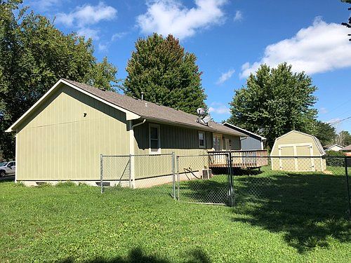 3rd image of 301 Kellogg Ln