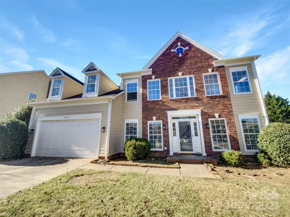 6829 Bickham Ln, Charlotte, NC 28269