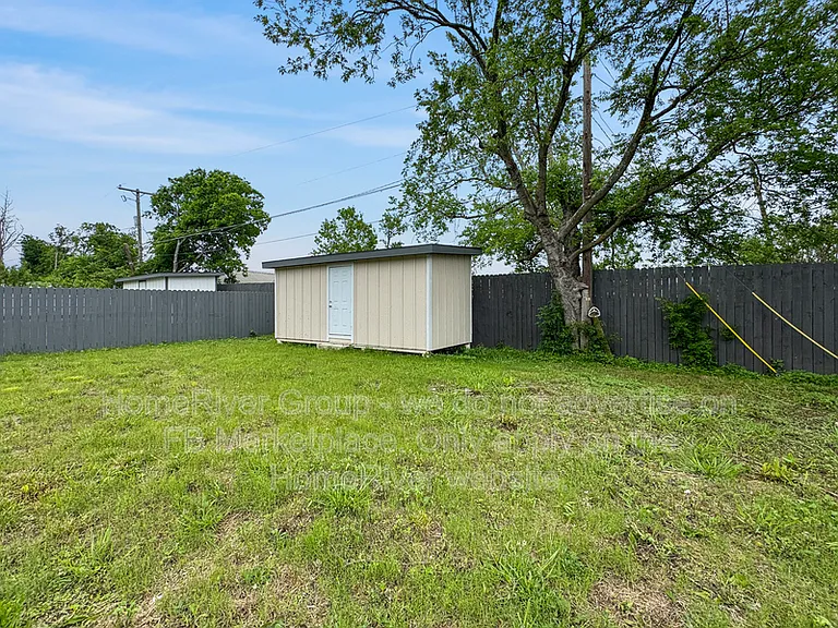2041B Midlake Ln — Photo 14