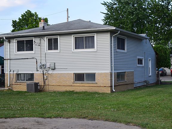 3rd image of 25243 Fern St