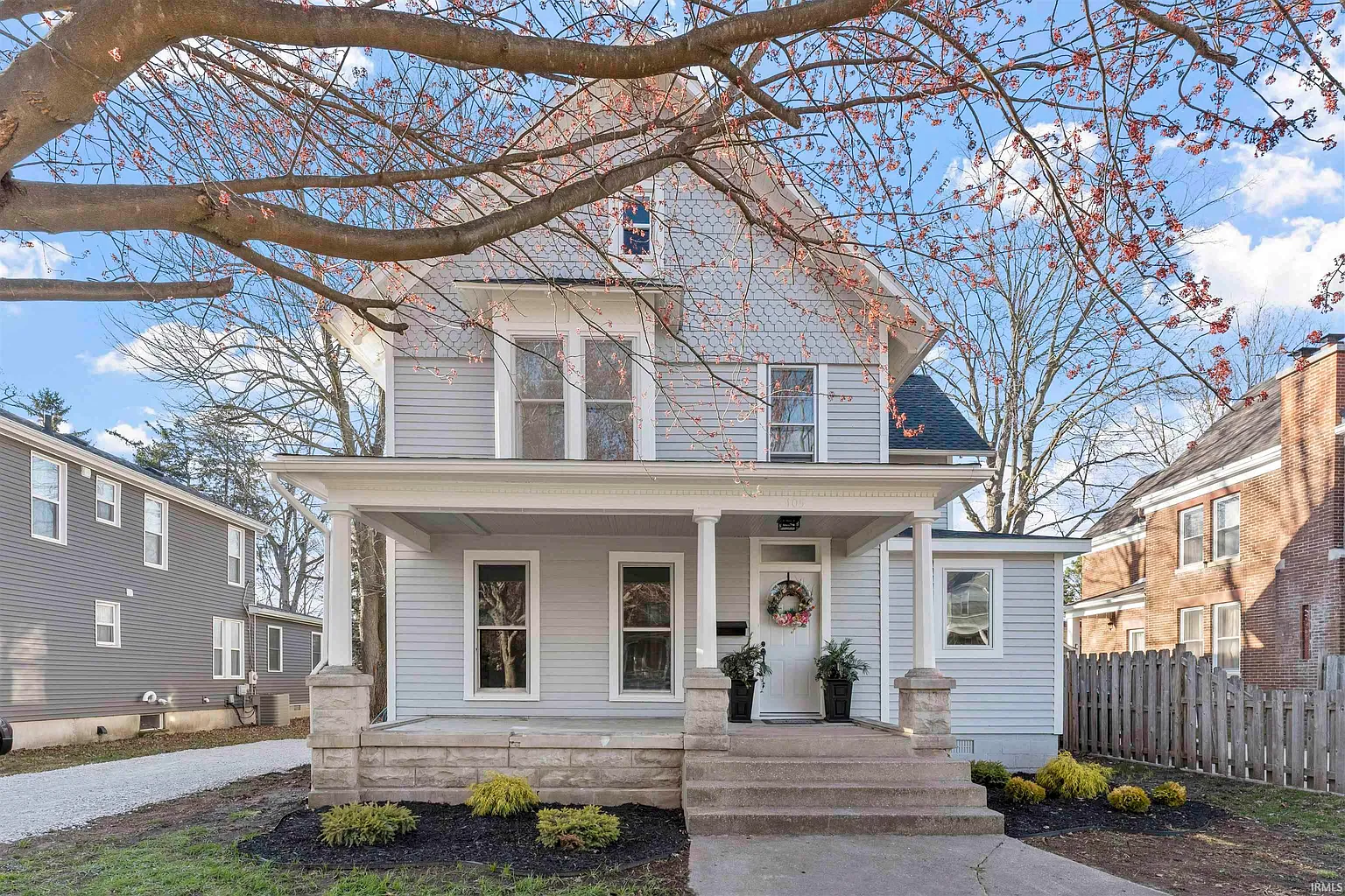 105 Warwick St photo 1