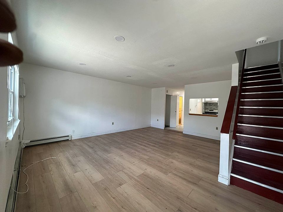 1st image of 387 Miller Ave #1