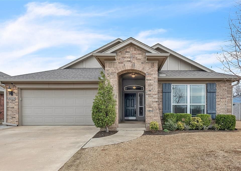 1st image of 19225 Blanco Dr