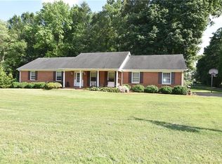 203 Overlook Dr, Advance, NC 27006