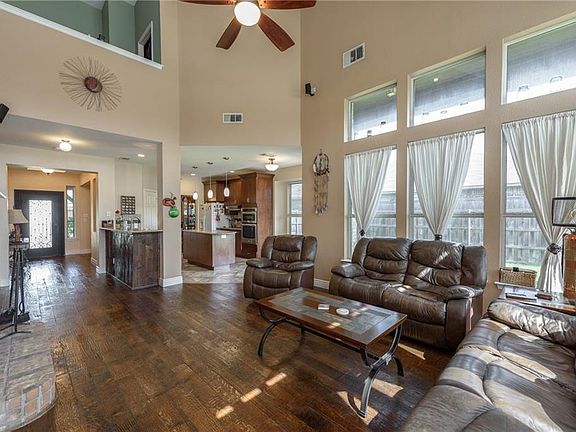 5th image of 719 Fairmeadow Dr