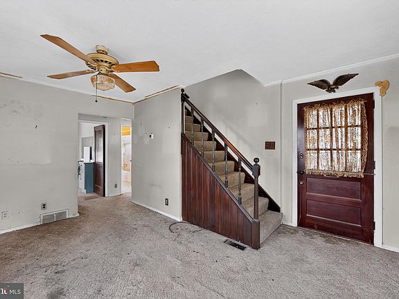 4th image of 998 Park Dr