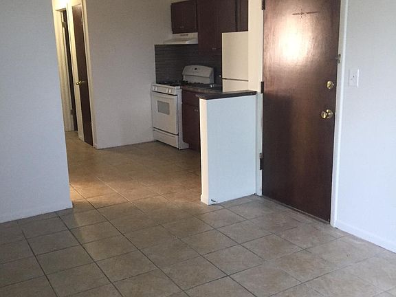 3rd image of 340 N Oakwood Ave APT Gs