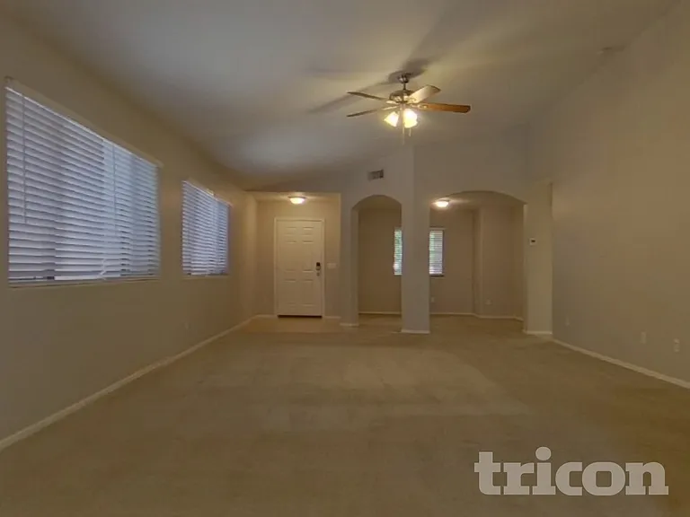 25683 W Saint Kateri Dr — Photo 3