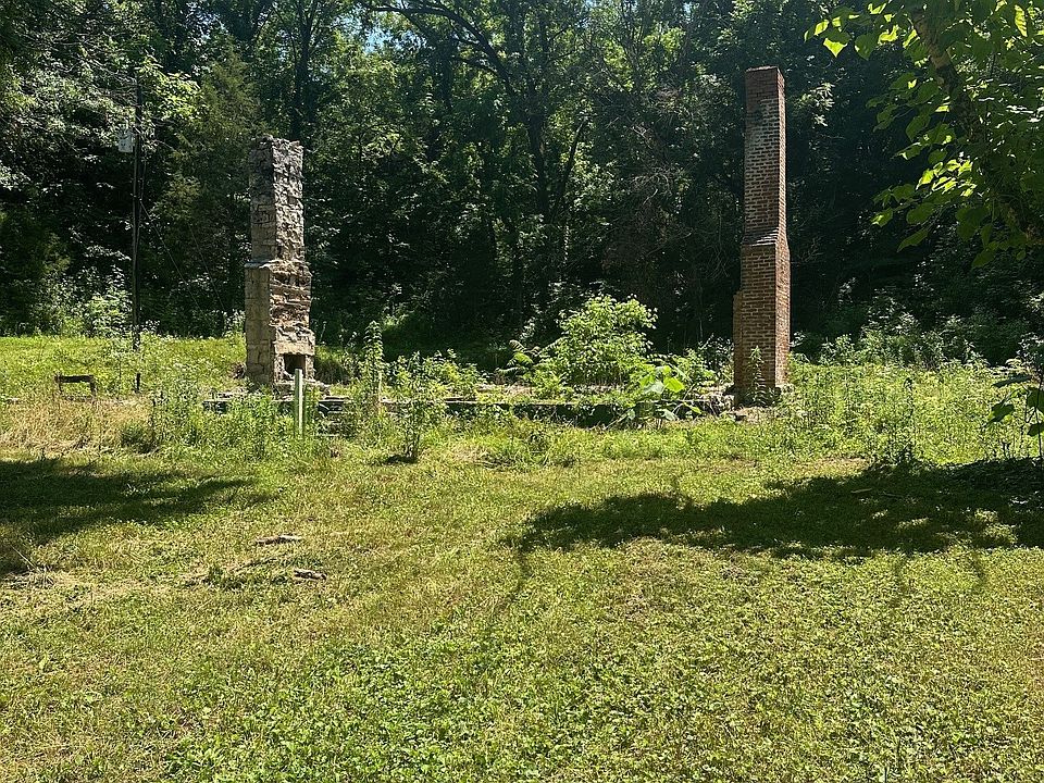 2nd image of 430 Hidden Hollow Rd
