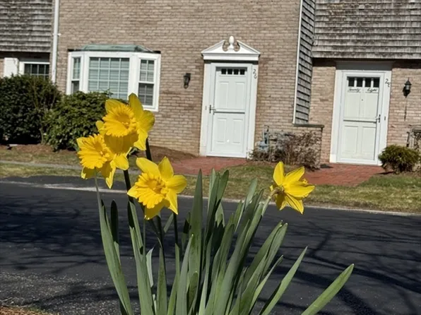 26 Captain Cook Ln #26, Barnstable, MA 02630