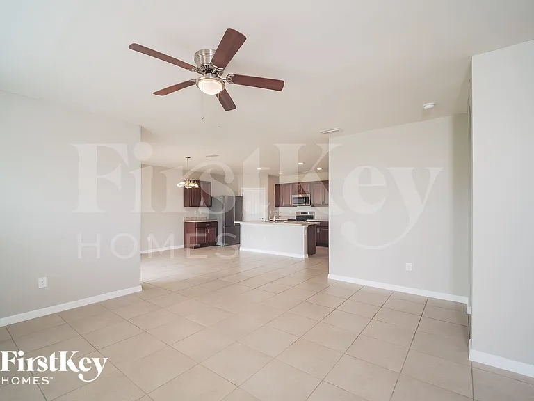 1627 SW 25th Ln — Photo 2