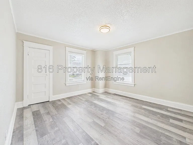 3205 E 31st St — Photo 17