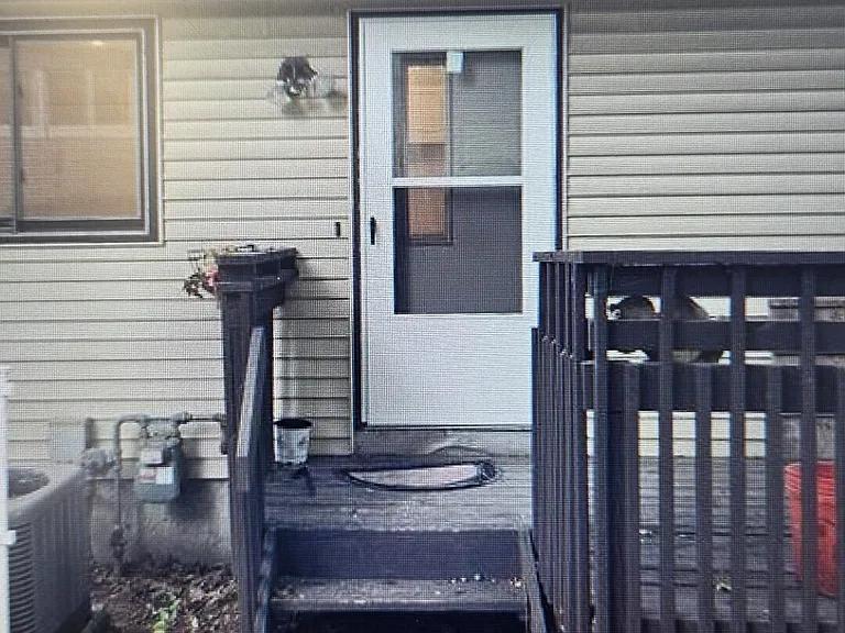 18 Allen Ct #F — Photo 3