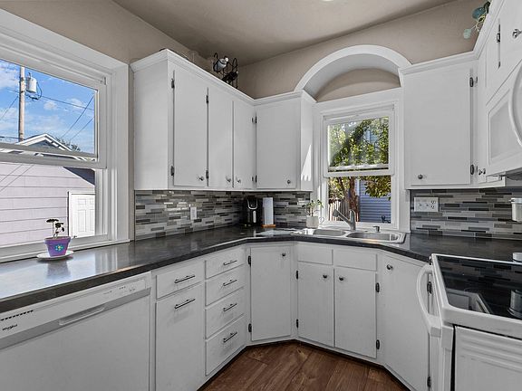 4th image of 203 S Walnut St