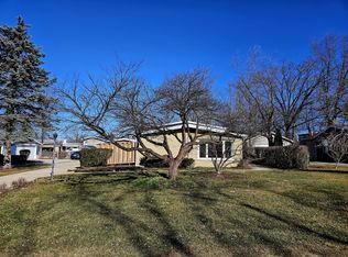 3114 Greenbriar Dr, Glenview, IL 60025