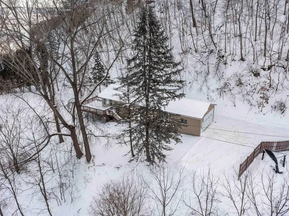 2283 Bosco Bluff Ln, Lansing, IA 52151