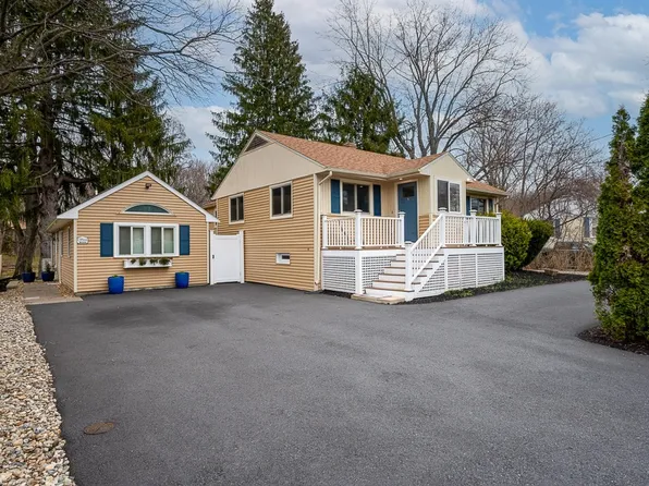 16 Robin Rd, Westborough, MA 01581
